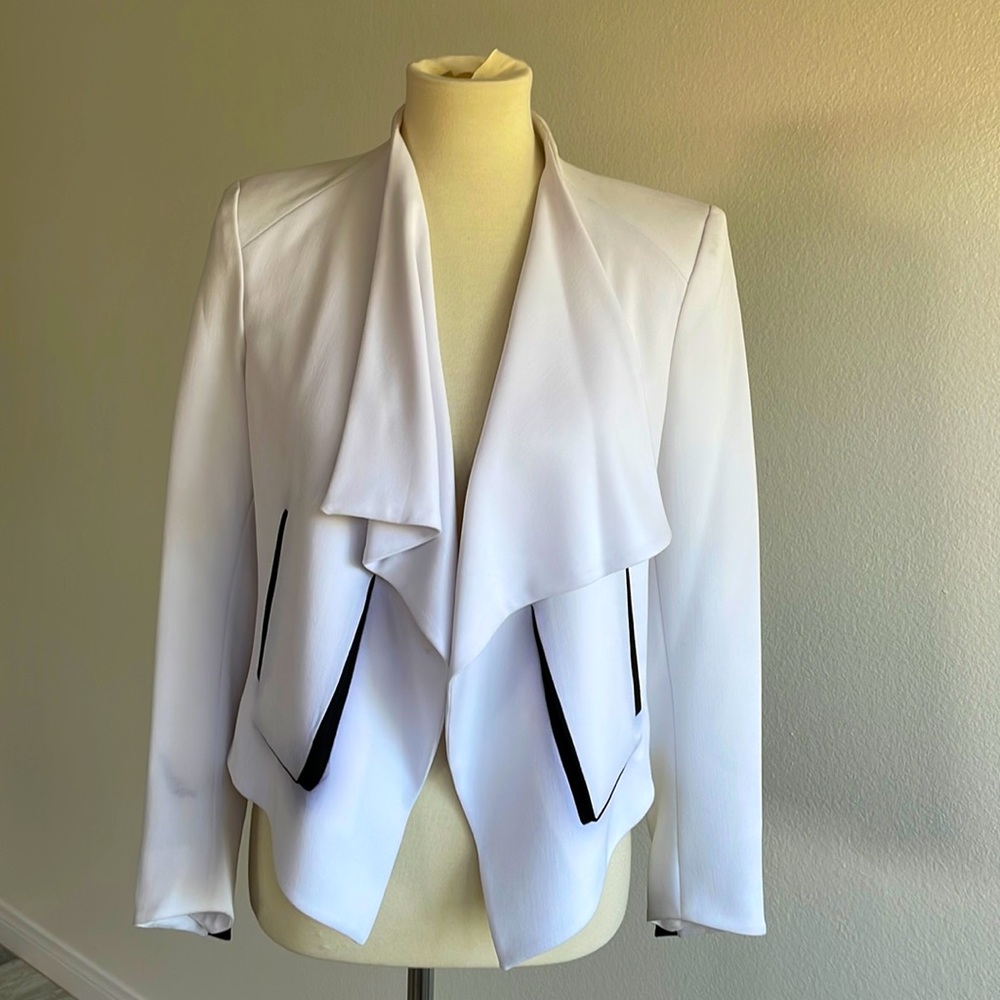 Reese + Riley black and white short jacket. Size 8. New